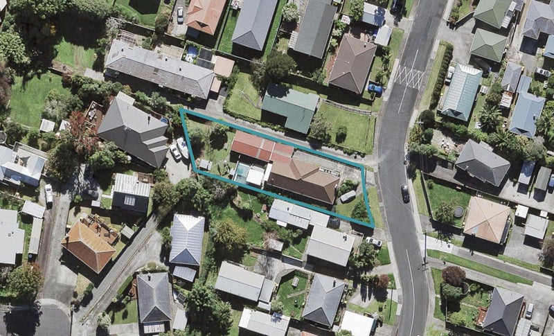 5 Kirrie Avenue, Te Atatu South, Auckland - Carousel 1