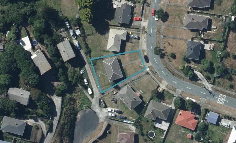 24 Taupiri Crescent, Titahi Bay, Porirua - Carousel 1