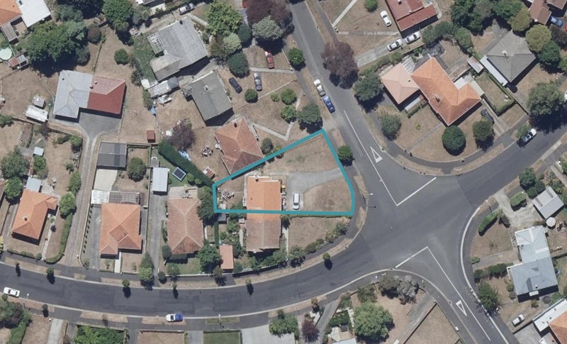 43 Plunket Terrace, Hamilton East, Hamilton - Carousel 1