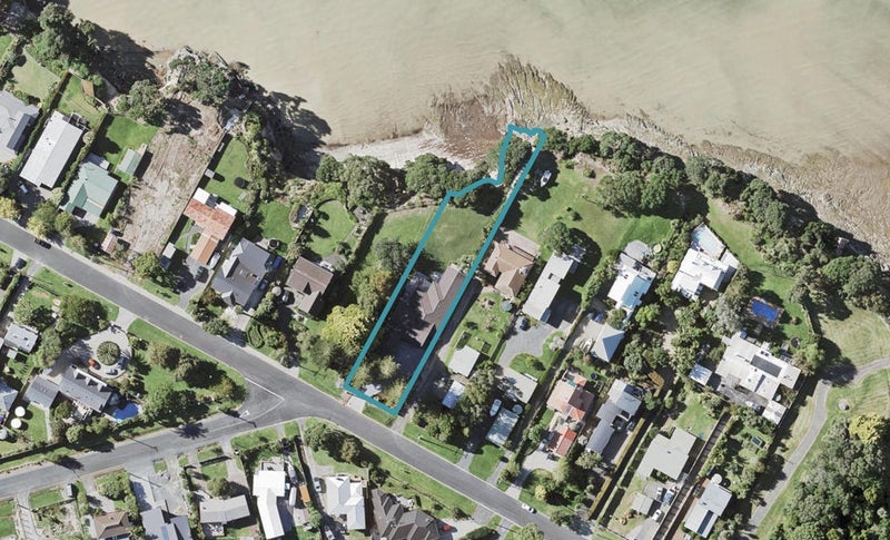 15 Pohutukawa Road, Beachlands, Auckland - Carousel 1