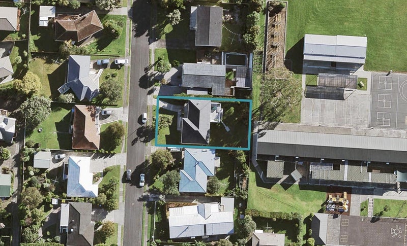7 Hibiscus Place, Hillsborough, Auckland - Carousel 1