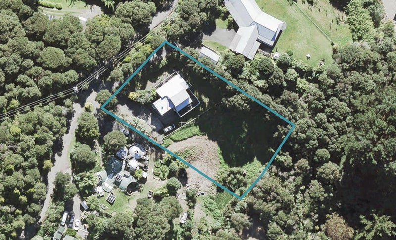 6 Hayes Road, Henderson Valley, Auckland - Carousel 1