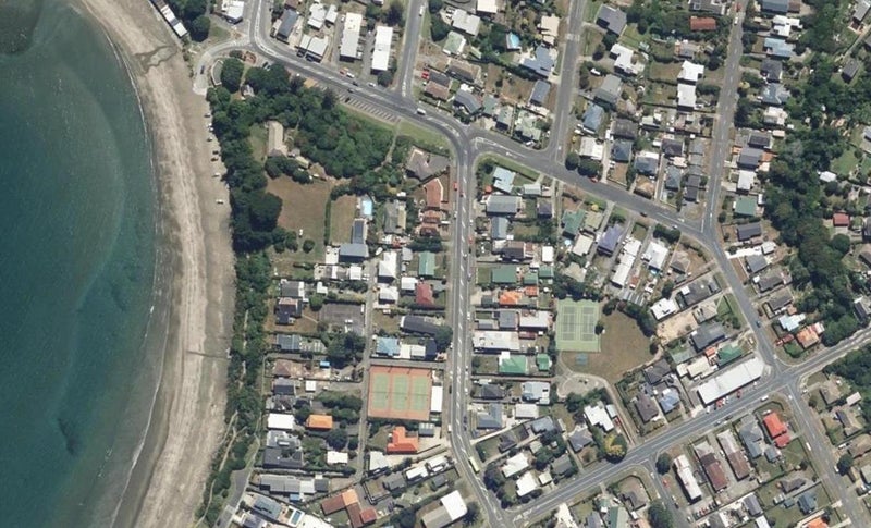8 Main Road, Titahi Bay, Porirua - Carousel 1