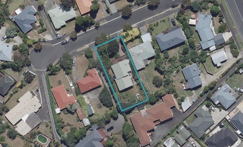 7 Clark Place, Hillcrest, Hamilton - Carousel 1