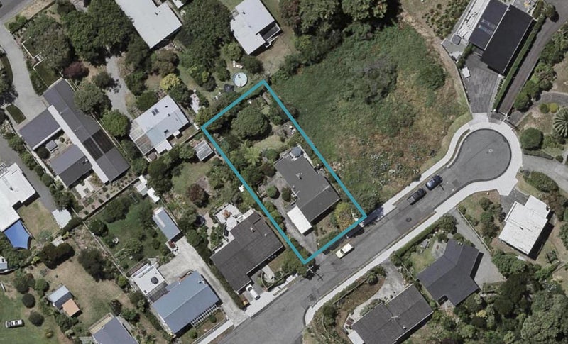 9 Kawau Grove, Waikanae Beach, Waikanae - Carousel 1