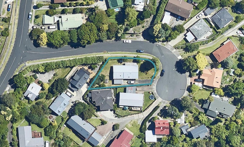 6 Fairmont Terrace, Otumoetai, Tauranga - Carousel 1