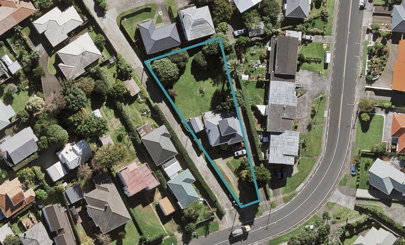 12 Warren Avenue, Three Kings, Auckland - Carousel 1