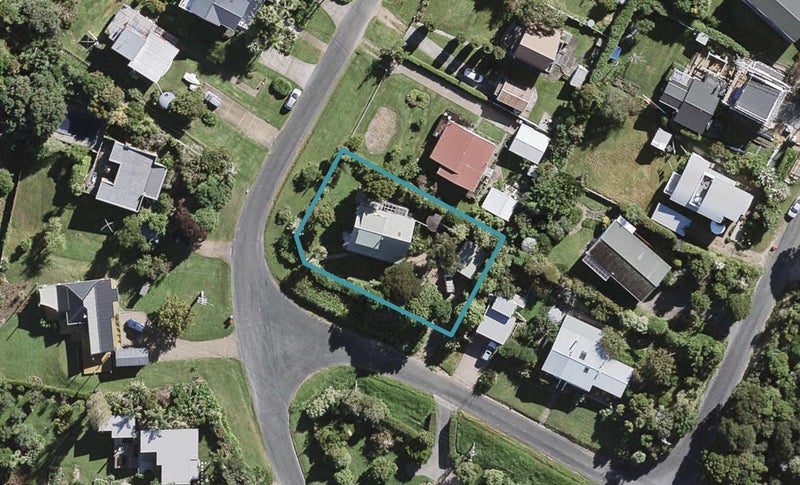34 Kiwi Street, Oneroa, Waiheke Island - Carousel 1