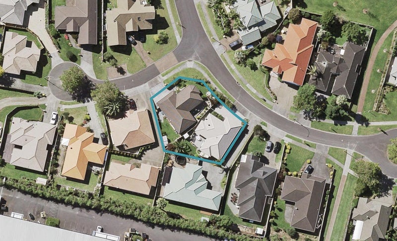 1/11 Bowscale Place, Northpark, Auckland - Carousel 1