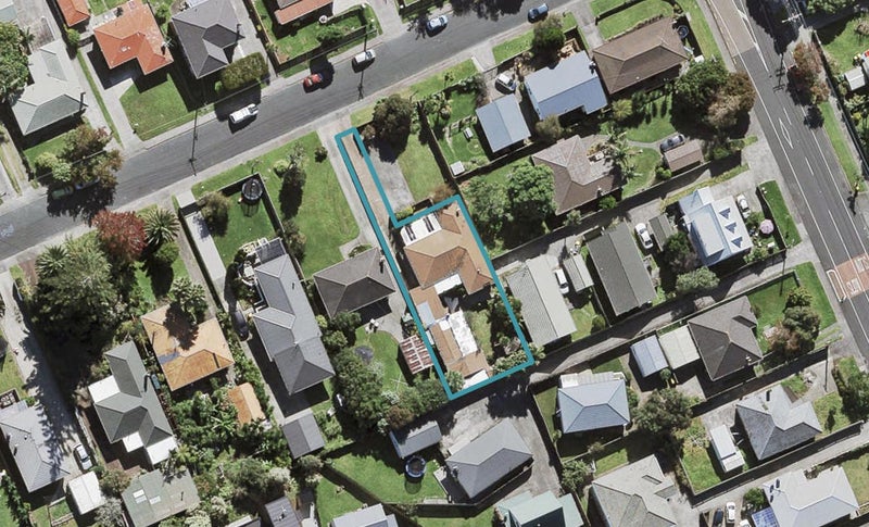 2A Amberley Avenue, Te Atatu South, Auckland - Carousel 1