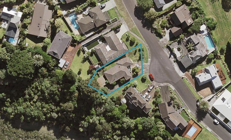 17 Tarahanga Street, Northcote, Auckland - Carousel 1