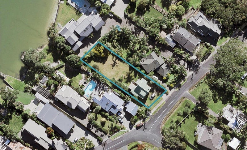 2 Twin Wharf Road, Herald Island, Auckland - Carousel 1