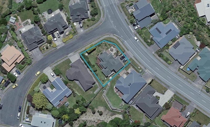 128 Woodman Drive, Tawa, Wellington - Carousel 1