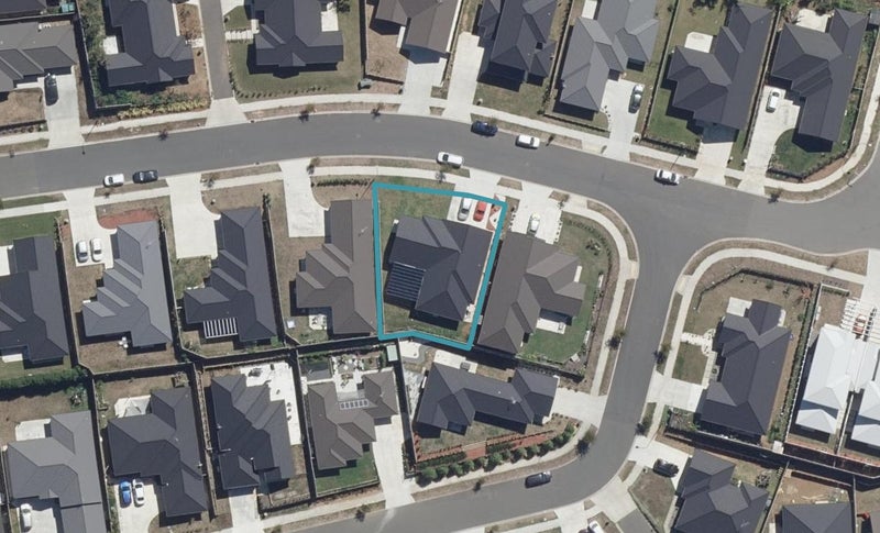 32 Cabourne Drive, Glenview, Hamilton - Carousel 1