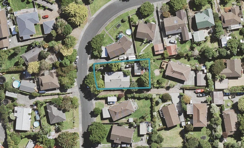 13 Redlands Grove, Swanson, Auckland - Carousel 1