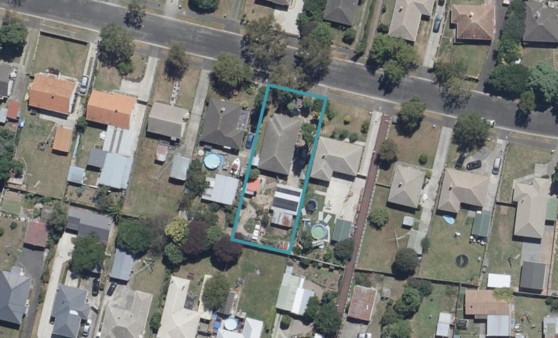 24 Slim Street, Bader, Hamilton - Carousel 1