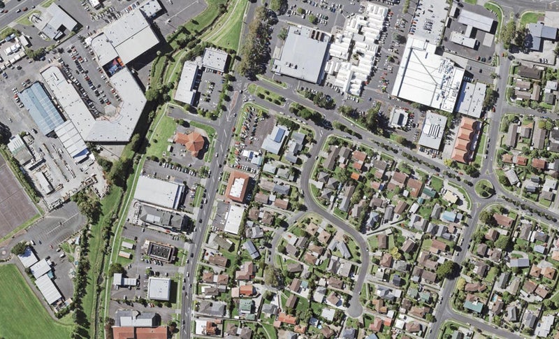 2/3 Tomintoul Place, Highland Park, Auckland - Carousel 1