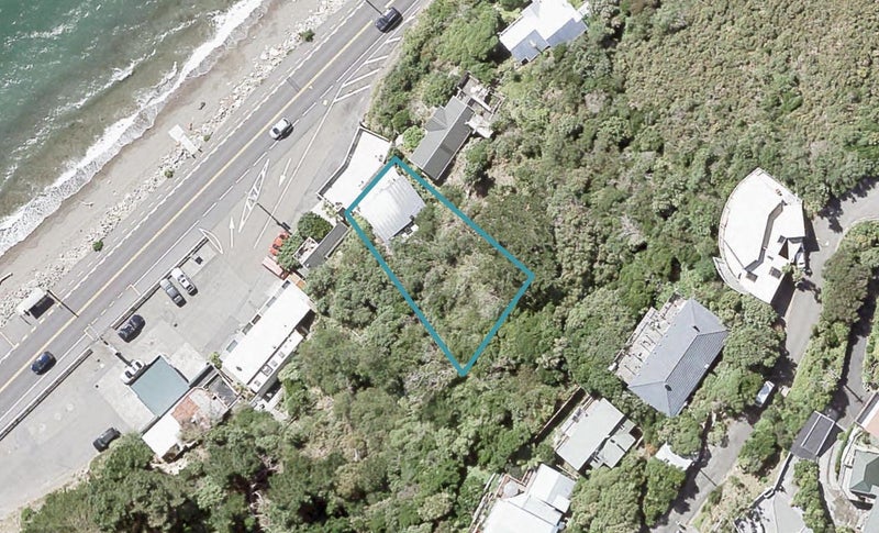 516 Marine Drive, Sunshine Bay, Lower Hutt - Carousel 1