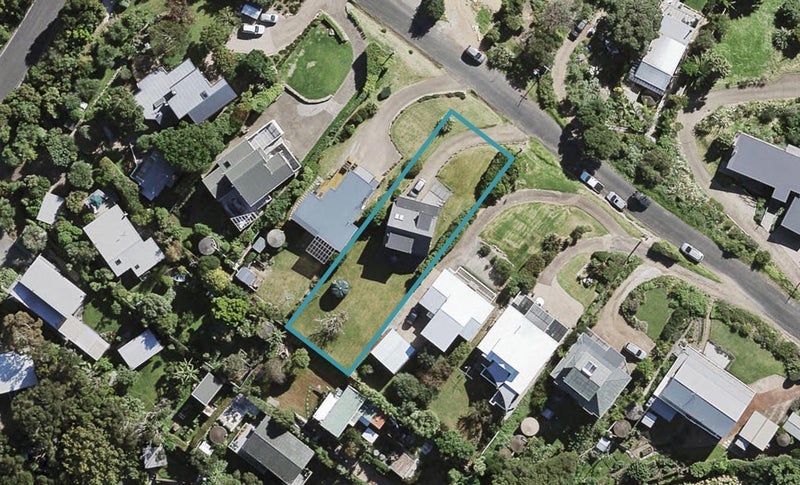 50 Queens Drive, Oneroa, Waiheke Island - Carousel 1