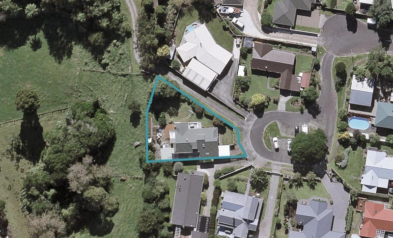 11 Kapu Grove, Whalers Gate, New Plymouth - Carousel 1