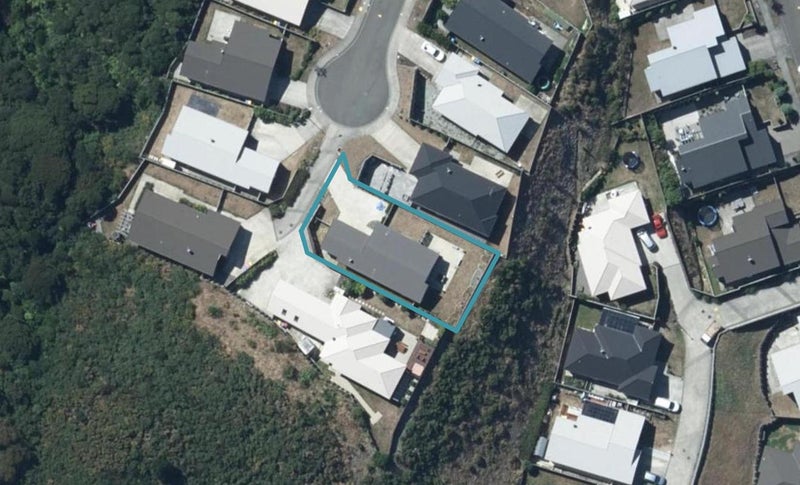 9 Gennaker Lane, Whitby, Porirua - Carousel 1
