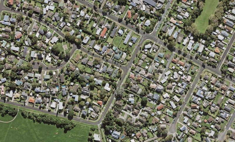 2 Waterlea Avenue, Mangere Bridge, Auckland - Carousel 1