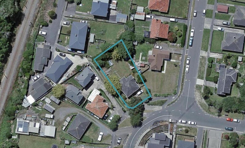 16 Bould Street, Johnsonville, Wellington - Carousel 1
