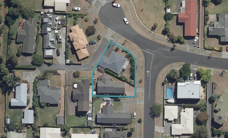 11 Rimmington Drive, Hamilton Lake, Hamilton - Carousel 1