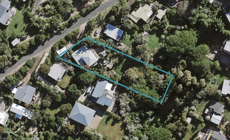 10 Tiri Road, Oneroa, Waiheke Island - Carousel 1