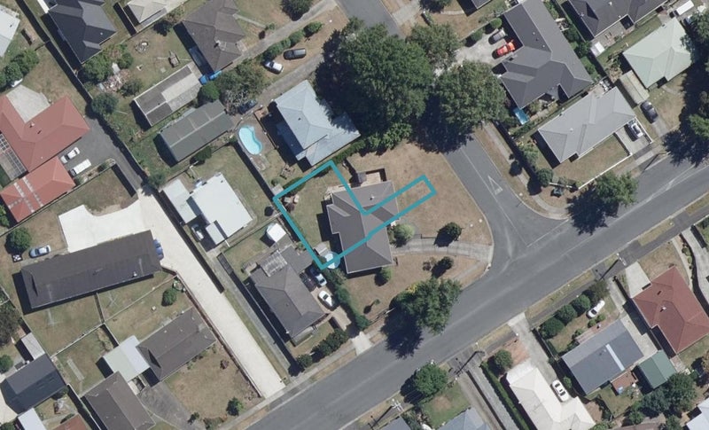 2/1 Dover Road, St Andrews, Hamilton - Carousel 1
