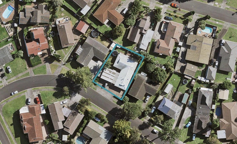 11 Balgowan Terrace, Conifer Grove, Takanini - Carousel 1