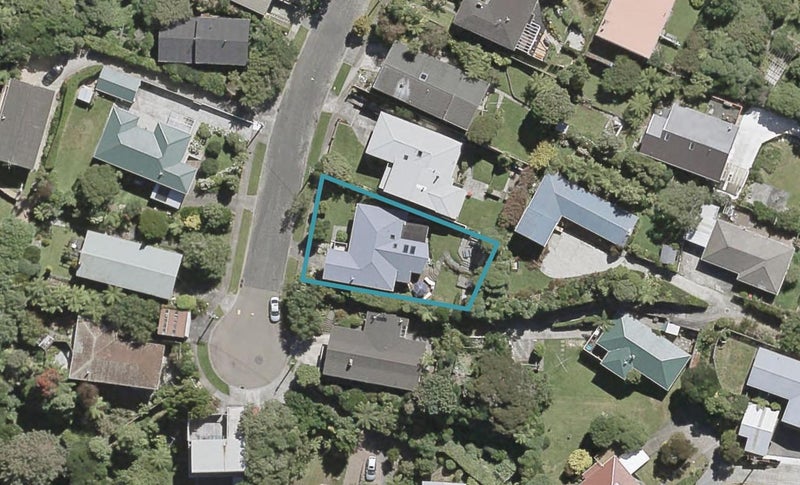 4 Christina Grove, Normandale, Lower Hutt - Carousel 1