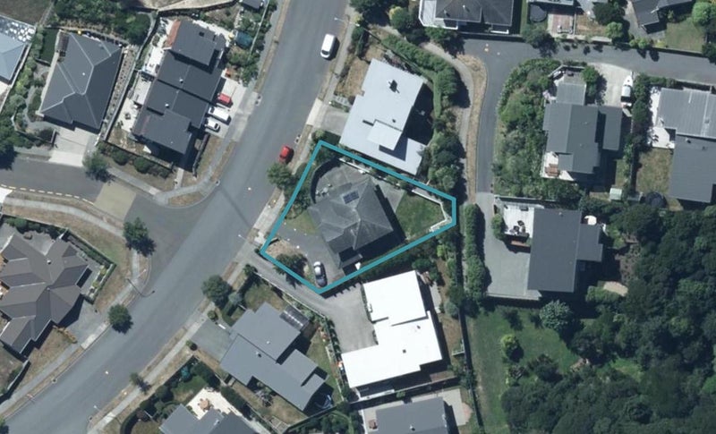 9 Resolution Drive, Whitby, Porirua - Carousel 1