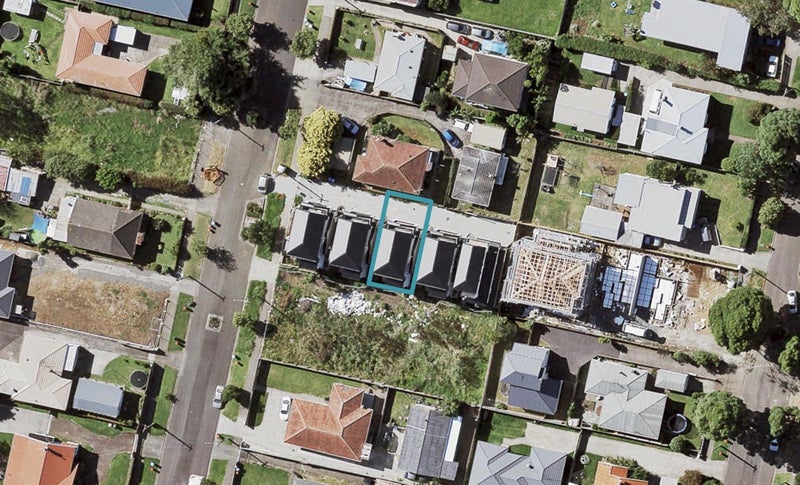 10C Holland Avenue, Point England, Auckland - Carousel 1