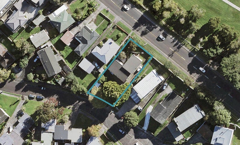 1/8 Orcades Place, Lynfield, Auckland - Carousel 1