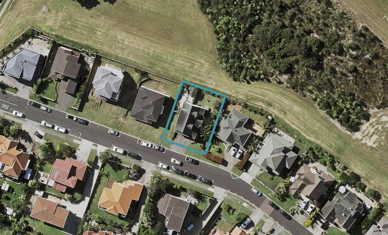 10 Highgrove Lane, Totara Vale, Auckland - Carousel 1