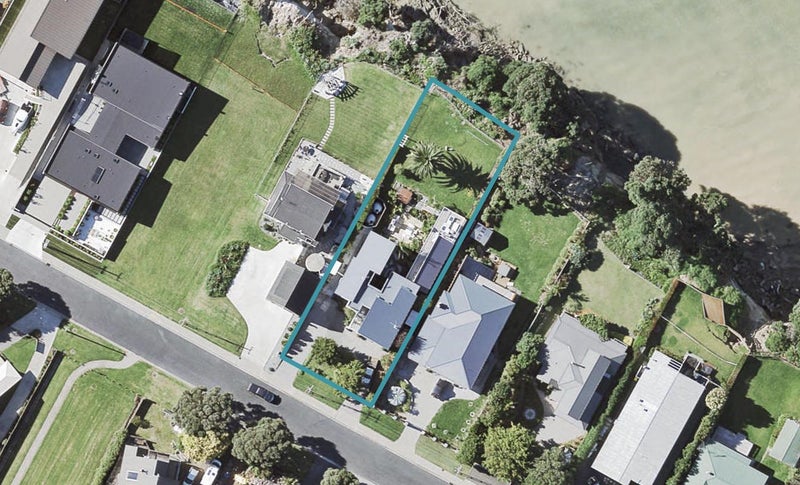 35 Pohutukawa Road, Beachlands, Auckland - Carousel 1