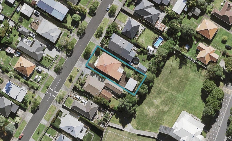16 Huntingtree Avenue, Sandringham, Auckland - Carousel 1