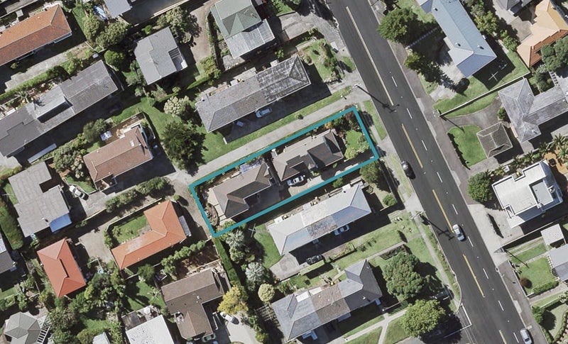 1/10 East Coast Road, Milford, Auckland - Carousel 1