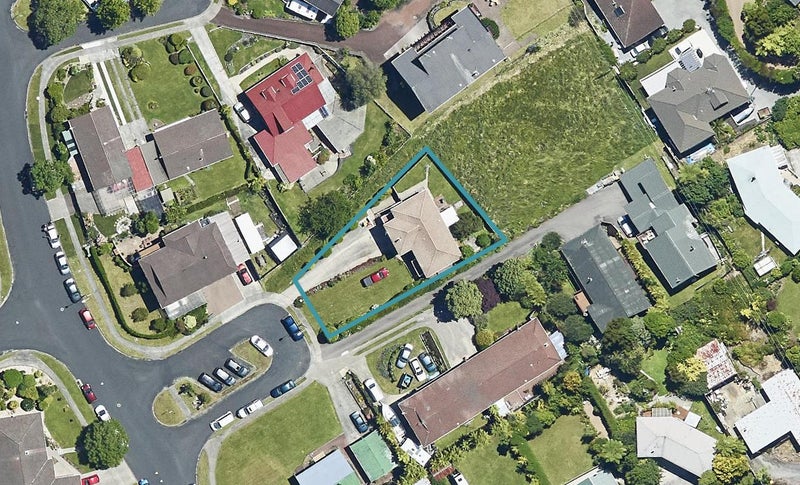 8 Leo Place, Kawaha Point, Rotorua - Carousel 1