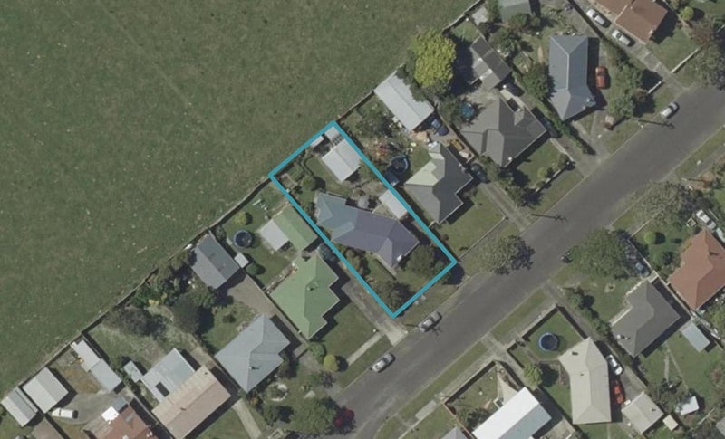 18 Peters Avenue, Cloverlea, Palmerston North - Carousel 1