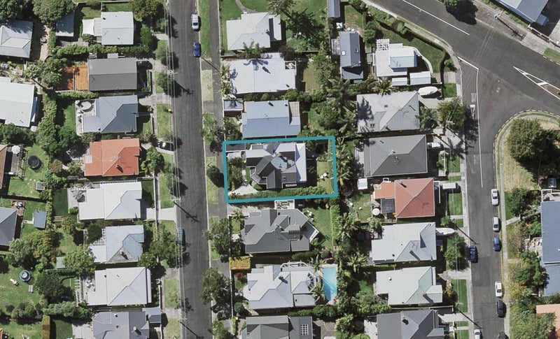 44A Kiwi Road, Stanley Point, Auckland - Carousel 1