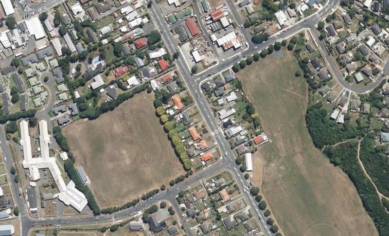 92 Main Road, Titahi Bay, Porirua - Carousel 1