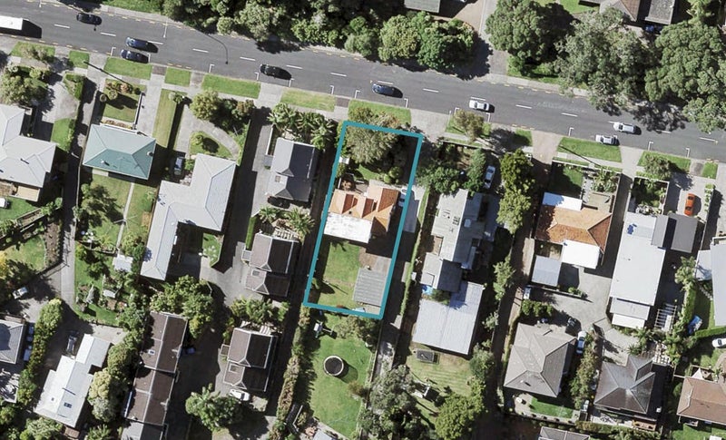 13 Paparoa Road, Cockle Bay, Auckland - Carousel 1