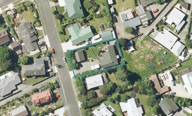 11 Huia Street, Waikawa, Picton - Carousel 1