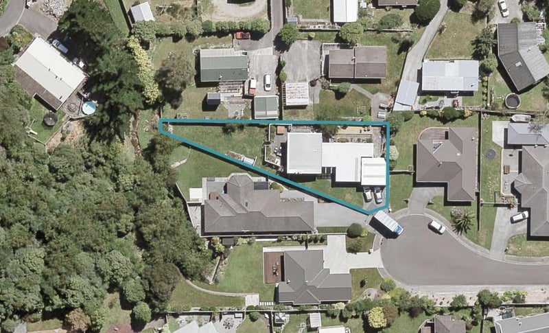 7 Sapphire Grove, Birchville, Upper Hutt - Carousel 1