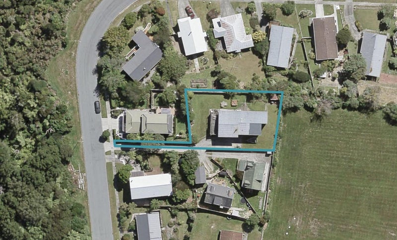 14 Whitechapel Grove, Stokes Valley, Lower Hutt - Carousel 1