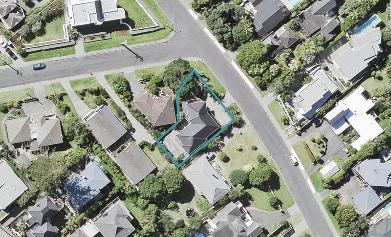 10 Bournemouth Terrace, Murrays Bay, Auckland - Carousel 1