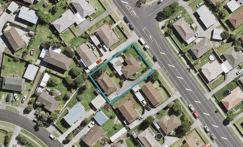 2/224 Waitemata Drive, Ranui, Auckland - Carousel 1