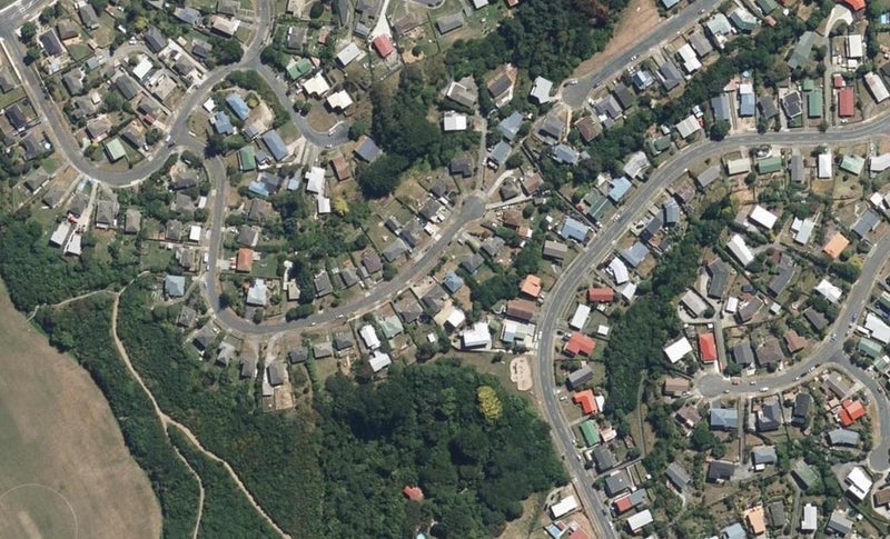 38 Spur Grove, Titahi Bay, Porirua - Carousel 1